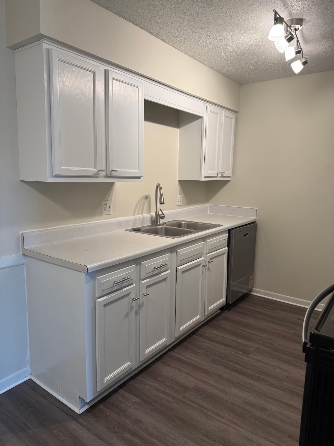 Kitchen, sink & cabinetry